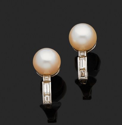 MELLERIO dits MELLER. Paire de CLIPS d'OREILLE...