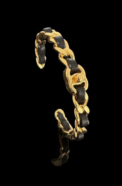 CHANEL, Made in Italy. BRACELET ouvert en...