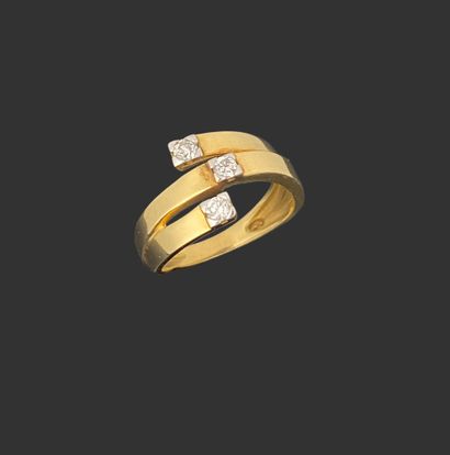 Triple-ring ring in 750 mils yellow gold...