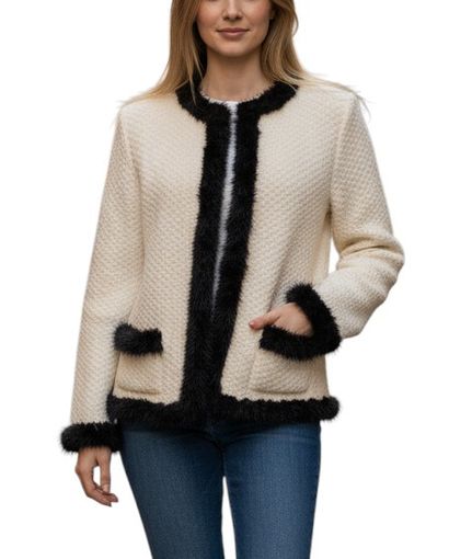 CHANEL. VESTE en mohair, nylon et laine tricotés,...