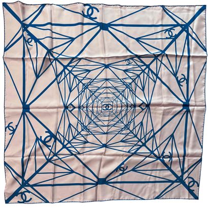 CHANEL, Made in Italy. FOULARD carré en soie,...