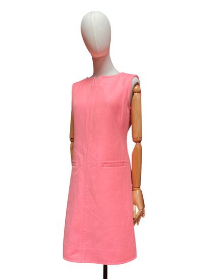 COURREGES. ROBE chasuble d'été en laine et...