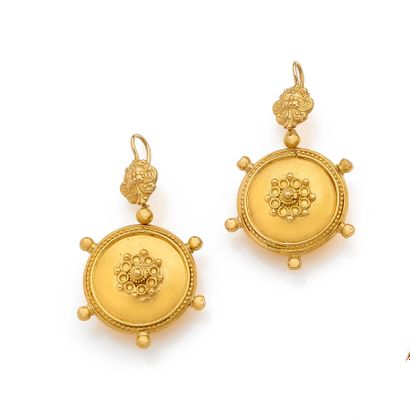 Paire de PENDANTS d'oreilles en or jaune...