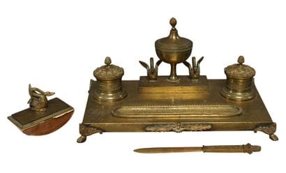 NECESSAIRE de BUREAU en bronze doré, ENCRIER...