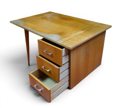 Petit BUREAU en bois de placage, le caisson...