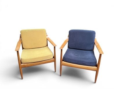 KNOLL ANTIMOTT. Paire de FAUTEUILS en bois,...