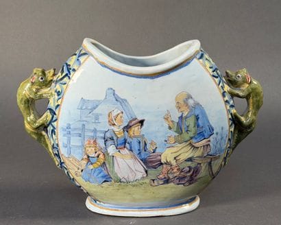 PORQUIER-BEAU à QUIMPER. VASE 