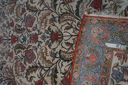 TAPIS Keshan à décor d'arbre de vie sur fond...