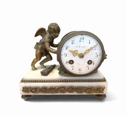 Petite PENDULE en bronze doré et albâtre,...