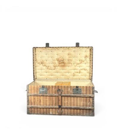 LOUIS VUITTON, rue SCRIBE. IMPORTANTE MALLE...