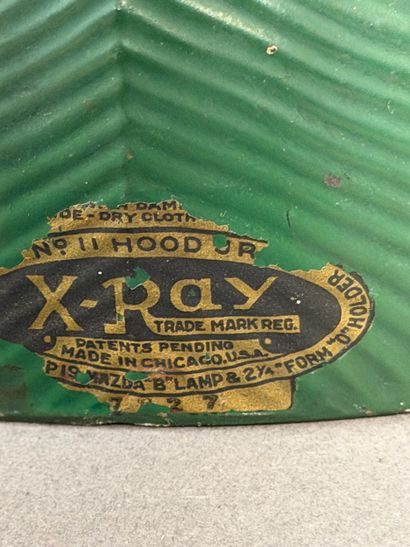 X-RAY. Lot de quatre ABATS-JOURS en verre...