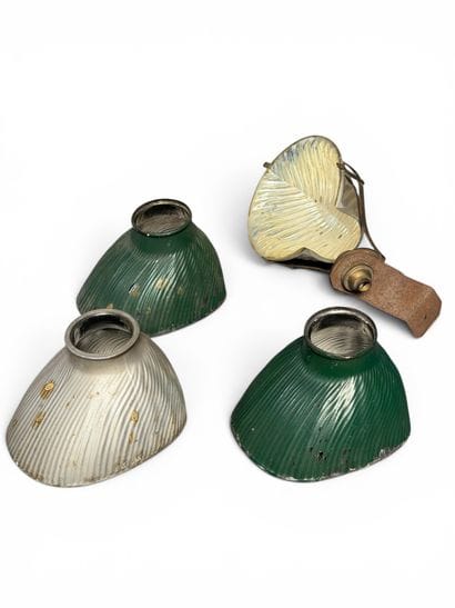 X-RAY. Lot de quatre ABATS-JOURS en verre...