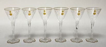 BACCARAT. Suite de six VERRES à PIED en cristal...