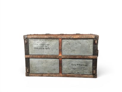 LOUIS VUITTON, rue SCRIBE. IMPORTANTE MALLE...