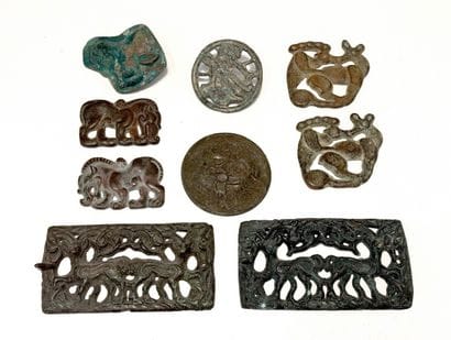 Lot de neuf PLAQUES et MEDAILLONS en bronze...