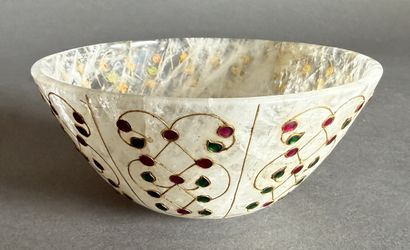INDE. COUPE hémisphérique de style Moghol...