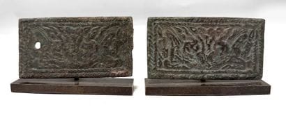 CHINE, période archaïque. Paire de PLAQUES...