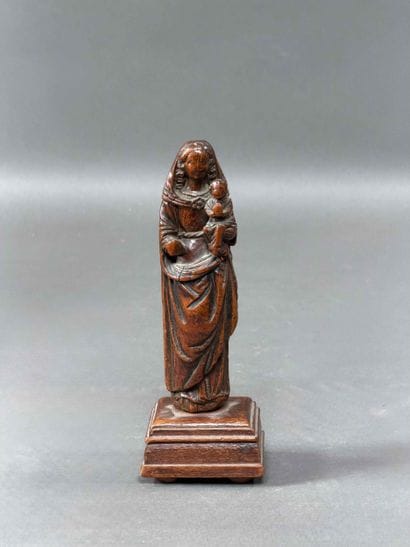 ECOLE XVIIe. VIERGE à L'ENFANT en bois sculpté...