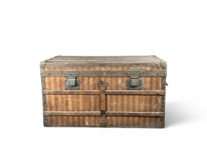 LOUIS VUITTON, rue SCRIBE. IMPORTANTE MALLE...