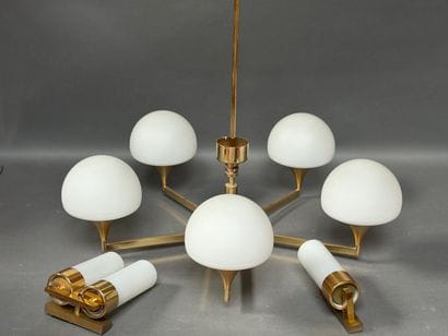 Jean PERZEL (Suiveur de). LUSTRE en bronze...