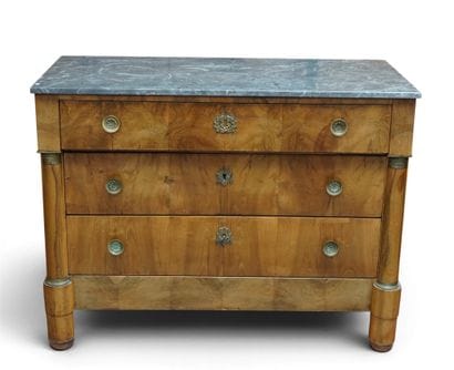 COMMODE en bois de placage ouvrant par trois...