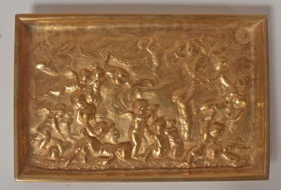 VIDE-POCHE en bronze à décor en bas-relief...