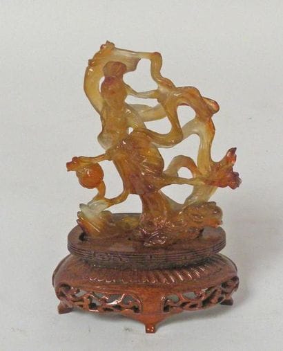 GUANYIN aux voiles en agate sculptée. H....