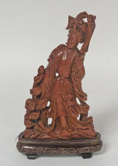 SUJET en verre aventuriné figurant une femme...