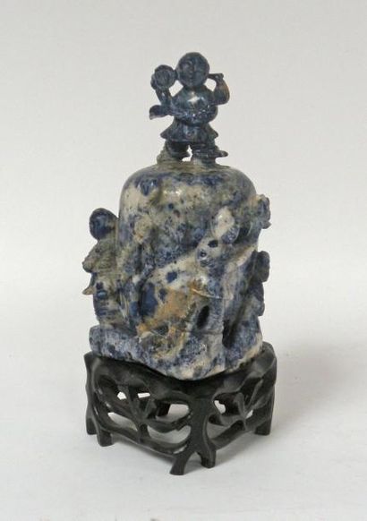 POT COUVERT en lapis lazuli sculpté, animé...