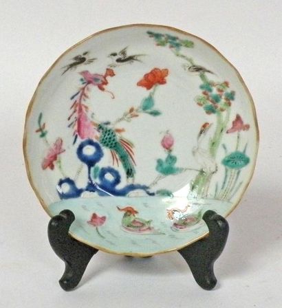 Petite ASSIETTE en porcelaine à décor de...