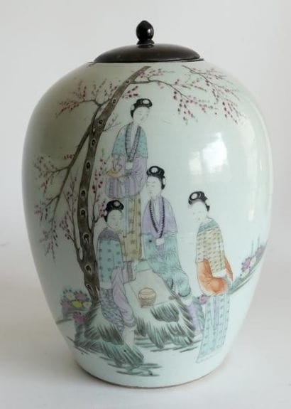 CHINE - POT couvert en porcelaine émaillée...