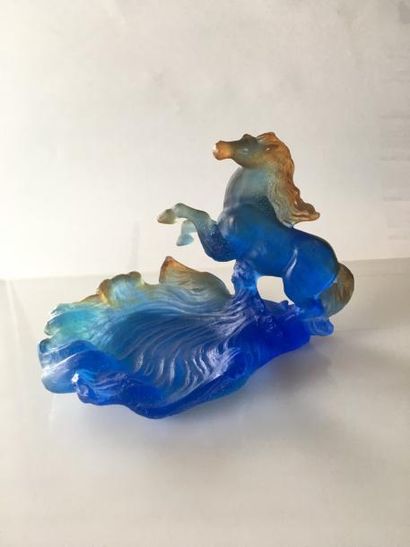 DAUM. VIDE POCHE en pâte de cristal bleu...