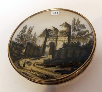 BOITE en carton et métal doré, le couvercle...