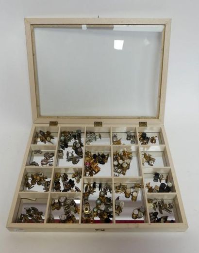 Collection de BOUTONS de MANCHETTES en métal,...