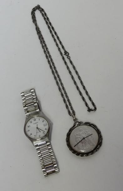 MONTRE Tissot Seastar et PENDENTIF montre...