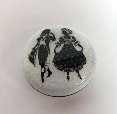 BOÎTE en métal émaillée à décor de silouhette....