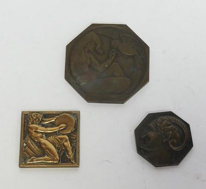 Lot de 3 médailles de table ou plaques.