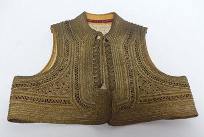 Petit GILET OTTOMAN en peau, brodé de fils...