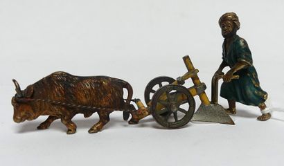 Bronze de Vienne polychrome figurant un homme...