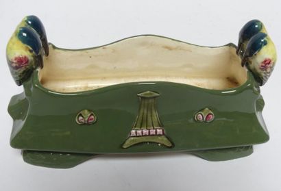 Petite jardinière en faïence polychrome,...