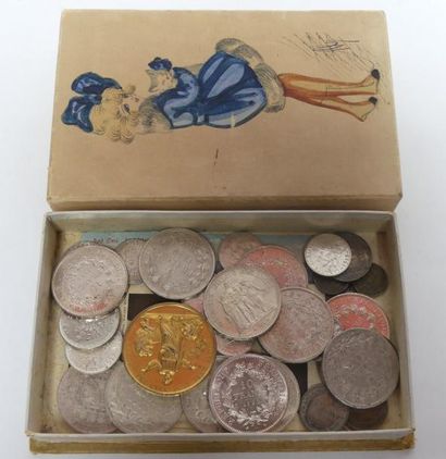 Un lot de pièces de 1 franc, 5 francs, 10...