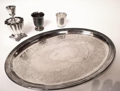 PLATEAU en métal argenté avec une TIMBALE...