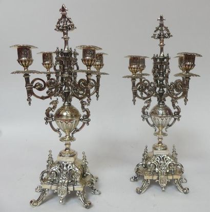 Paire de CHANDELIERS en métal argenté, à...