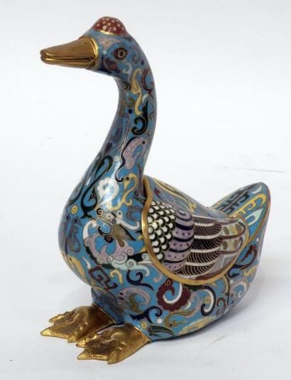 CANARD en métal cloisonné. Moderne.