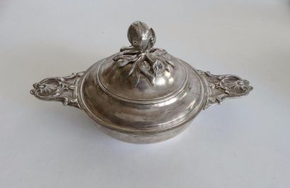 ECUELLE à oreilles en argent, à décor de...