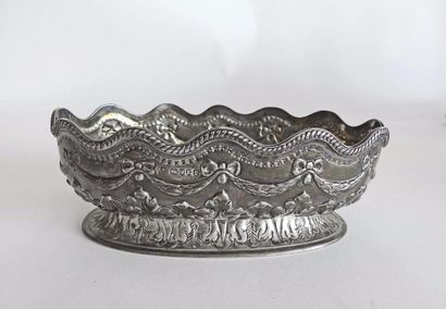 Petite VERRIERE en argent à riche décor en...