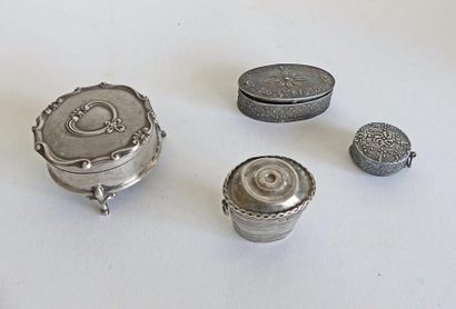 LOT de QUATRE BOITES en argent, l'une 1er...
