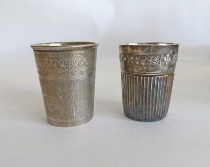 LOT de DEUX TIMBALES en argent à fond plat,...