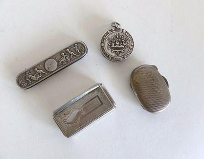 QUATRE BOITES en argent , poinçons divers....
