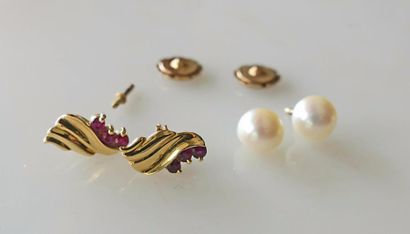 Paire de PUCES d'oreilles en or jaune et...
